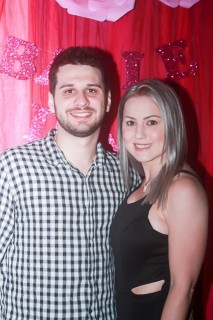 
<a style='margin-left: 5px;' class='btn btn-xs btn-social btn-facebook' href='https://www.facebook.com/sharer/sharer.php?u=https://galeramix.s01.web.getmuller.com.br/imagem/a41/800-800-90/conteudo/site_galerias/41/baile-das-rosa-ctg-fogao-de-lenha-galera-mix-15.jpg' rel='popup' data-width='500' data-height='400'><i class='fa fa-facebook'></i>Compartilhar <span class='hidden-xs'>no Facebook</span>
</a> 
<a class='btn btn-default btn-xs' target='_blank' href='imagem/a41/800-800-90/conteudo/site_galerias/41/baile-das-rosa-ctg-fogao-de-lenha-galera-mix-15.jpg'>
<span class='glyphicon glyphicon-cloud-download'></span> Salvar
</a>
