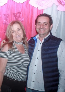 
<a style='margin-left: 5px;' class='btn btn-xs btn-social btn-facebook' href='https://www.facebook.com/sharer/sharer.php?u=https://galeramix.s01.web.getmuller.com.br/imagem/a41/800-800-90/conteudo/site_galerias/41/baile-das-rosa-ctg-fogao-de-lenha-galera-mix-3.jpg' rel='popup' data-width='500' data-height='400'><i class='fa fa-facebook'></i>Compartilhar <span class='hidden-xs'>no Facebook</span>
</a> 
<a class='btn btn-default btn-xs' target='_blank' href='imagem/a41/800-800-90/conteudo/site_galerias/41/baile-das-rosa-ctg-fogao-de-lenha-galera-mix-3.jpg'>
<span class='glyphicon glyphicon-cloud-download'></span> Salvar
</a>
