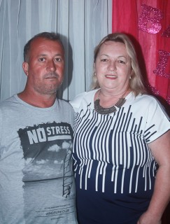 
<a style='margin-left: 5px;' class='btn btn-xs btn-social btn-facebook' href='https://www.facebook.com/sharer/sharer.php?u=https://galeramix.s01.web.getmuller.com.br/imagem/a41/800-800-90/conteudo/site_galerias/41/baile-das-rosa-ctg-fogao-de-lenha-galera-mix-39.jpg' rel='popup' data-width='500' data-height='400'><i class='fa fa-facebook'></i>Compartilhar <span class='hidden-xs'>no Facebook</span>
</a> 
<a class='btn btn-default btn-xs' target='_blank' href='imagem/a41/800-800-90/conteudo/site_galerias/41/baile-das-rosa-ctg-fogao-de-lenha-galera-mix-39.jpg'>
<span class='glyphicon glyphicon-cloud-download'></span> Salvar
</a>
