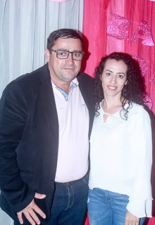 
<a style='margin-left: 5px;' class='btn btn-xs btn-social btn-facebook' href='https://www.facebook.com/sharer/sharer.php?u=https://galeramix.s01.web.getmuller.com.br/imagem/a41/800-800-90/conteudo/site_galerias/41/baile-das-rosa-ctg-fogao-de-lenha-galera-mix-49.jpg' rel='popup' data-width='500' data-height='400'><i class='fa fa-facebook'></i>Compartilhar <span class='hidden-xs'>no Facebook</span>
</a> 
<a class='btn btn-default btn-xs' target='_blank' href='imagem/a41/800-800-90/conteudo/site_galerias/41/baile-das-rosa-ctg-fogao-de-lenha-galera-mix-49.jpg'>
<span class='glyphicon glyphicon-cloud-download'></span> Salvar
</a>
