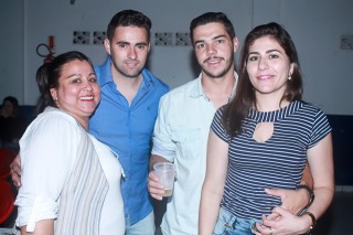 
<a style='margin-left: 5px;' class='btn btn-xs btn-social btn-facebook' href='https://www.facebook.com/sharer/sharer.php?u=https://galeramix.s01.web.getmuller.com.br/imagem/a41/800-800-90/conteudo/site_galerias/41/baile-das-rosa-ctg-fogao-de-lenha-galera-mix-67.jpg' rel='popup' data-width='500' data-height='400'><i class='fa fa-facebook'></i>Compartilhar <span class='hidden-xs'>no Facebook</span>
</a> 
<a class='btn btn-default btn-xs' target='_blank' href='imagem/a41/800-800-90/conteudo/site_galerias/41/baile-das-rosa-ctg-fogao-de-lenha-galera-mix-67.jpg'>
<span class='glyphicon glyphicon-cloud-download'></span> Salvar
</a>
