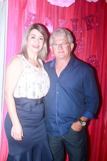 
<a style='margin-left: 5px;' class='btn btn-xs btn-social btn-facebook' href='https://www.facebook.com/sharer/sharer.php?u=https://galeramix.s01.web.getmuller.com.br/imagem/a41/800-800-90/conteudo/site_galerias/41/baile-das-rosa-ctg-fogao-de-lenha-galera-mix-72.jpg' rel='popup' data-width='500' data-height='400'><i class='fa fa-facebook'></i>Compartilhar <span class='hidden-xs'>no Facebook</span>
</a> 
<a class='btn btn-default btn-xs' target='_blank' href='imagem/a41/800-800-90/conteudo/site_galerias/41/baile-das-rosa-ctg-fogao-de-lenha-galera-mix-72.jpg'>
<span class='glyphicon glyphicon-cloud-download'></span> Salvar
</a>
