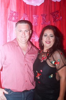 
<a style='margin-left: 5px;' class='btn btn-xs btn-social btn-facebook' href='https://www.facebook.com/sharer/sharer.php?u=https://galeramix.s01.web.getmuller.com.br/imagem/a41/800-800-90/conteudo/site_galerias/41/baile-das-rosa-ctg-fogao-de-lenha-galera-mix-81.jpg' rel='popup' data-width='500' data-height='400'><i class='fa fa-facebook'></i>Compartilhar <span class='hidden-xs'>no Facebook</span>
</a> 
<a class='btn btn-default btn-xs' target='_blank' href='imagem/a41/800-800-90/conteudo/site_galerias/41/baile-das-rosa-ctg-fogao-de-lenha-galera-mix-81.jpg'>
<span class='glyphicon glyphicon-cloud-download'></span> Salvar
</a>
