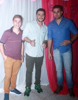 
<a style='margin-left: 5px;' class='btn btn-xs btn-social btn-facebook' href='https://www.facebook.com/sharer/sharer.php?u=https://galeramix.s01.web.getmuller.com.br/imagem/a41/800-800-90/conteudo/site_galerias/41/baile-das-rosa-ctg-fogao-de-lenha-galera-mix-84.jpg' rel='popup' data-width='500' data-height='400'><i class='fa fa-facebook'></i>Compartilhar <span class='hidden-xs'>no Facebook</span>
</a> 
<a class='btn btn-default btn-xs' target='_blank' href='imagem/a41/800-800-90/conteudo/site_galerias/41/baile-das-rosa-ctg-fogao-de-lenha-galera-mix-84.jpg'>
<span class='glyphicon glyphicon-cloud-download'></span> Salvar
</a>
