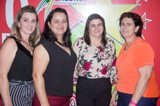 
                                <a style='margin-left: 5px;' class='btn btn-xs btn-social btn-facebook' href='https://www.facebook.com/sharer/sharer.php?u=https://galeramix.s01.web.getmuller.com.br/imagem/a42/800-800-90/conteudo/site_galerias/42/baile-de-casal-nova-descoberta-galera-mix-10.jpg' rel='popup' data-width='500' data-height='400'><i class='fa fa-facebook'></i>Compartilhar <span class='hidden-xs'>no Facebook</span>
                            </a> 
                            <a class='btn btn-default btn-xs' target='_blank' href='imagem/a42/800-800-90/conteudo/site_galerias/42/baile-de-casal-nova-descoberta-galera-mix-10.jpg'>
                                <span class='glyphicon glyphicon-cloud-download'></span> Salvar
                            </a>
                            