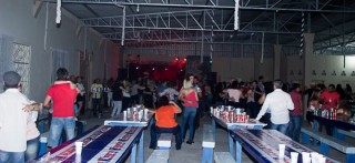 
                    <a style='margin-left: 5px;' class='btn btn-xs btn-social btn-facebook' href='https://www.facebook.com/sharer/sharer.php?u=https://galeramix.s01.web.getmuller.com.br/imagem/a42/800-800-90/conteudo/site_galerias/42/baile-de-casal-nova-descoberta-galera-mix-102.jpg' rel='popup' data-width='500' data-height='400'><i class='fa fa-facebook'></i>Compartilhar <span class='hidden-xs'>no Facebook</span>
                </a> 
                <a class='btn btn-default btn-xs' target='_blank' href='imagem/a42/800-800-90/conteudo/site_galerias/42/baile-de-casal-nova-descoberta-galera-mix-102.jpg'>
                    <span class='glyphicon glyphicon-cloud-download'></span> Salvar
                </a>
                