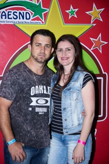 
<a style='margin-left: 5px;' class='btn btn-xs btn-social btn-facebook' href='https://www.facebook.com/sharer/sharer.php?u=https://galeramix.s01.web.getmuller.com.br/imagem/a42/800-800-90/conteudo/site_galerias/42/baile-de-casal-nova-descoberta-galera-mix-12.jpg' rel='popup' data-width='500' data-height='400'><i class='fa fa-facebook'></i>Compartilhar <span class='hidden-xs'>no Facebook</span>
</a> 
<a class='btn btn-default btn-xs' target='_blank' href='imagem/a42/800-800-90/conteudo/site_galerias/42/baile-de-casal-nova-descoberta-galera-mix-12.jpg'>
<span class='glyphicon glyphicon-cloud-download'></span> Salvar
</a>
