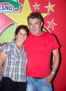 
<a style='margin-left: 5px;' class='btn btn-xs btn-social btn-facebook' href='https://www.facebook.com/sharer/sharer.php?u=https://galeramix.s01.web.getmuller.com.br/imagem/a42/800-800-90/conteudo/site_galerias/42/baile-de-casal-nova-descoberta-galera-mix-19.jpg' rel='popup' data-width='500' data-height='400'><i class='fa fa-facebook'></i>Compartilhar <span class='hidden-xs'>no Facebook</span>
</a> 
<a class='btn btn-default btn-xs' target='_blank' href='imagem/a42/800-800-90/conteudo/site_galerias/42/baile-de-casal-nova-descoberta-galera-mix-19.jpg'>
<span class='glyphicon glyphicon-cloud-download'></span> Salvar
</a>
