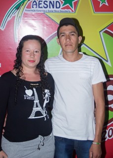 
<a style='margin-left: 5px;' class='btn btn-xs btn-social btn-facebook' href='https://www.facebook.com/sharer/sharer.php?u=https://galeramix.s01.web.getmuller.com.br/imagem/a42/800-800-90/conteudo/site_galerias/42/baile-de-casal-nova-descoberta-galera-mix-20.jpg' rel='popup' data-width='500' data-height='400'><i class='fa fa-facebook'></i>Compartilhar <span class='hidden-xs'>no Facebook</span>
</a> 
<a class='btn btn-default btn-xs' target='_blank' href='imagem/a42/800-800-90/conteudo/site_galerias/42/baile-de-casal-nova-descoberta-galera-mix-20.jpg'>
<span class='glyphicon glyphicon-cloud-download'></span> Salvar
</a>
