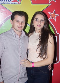 
<a style='margin-left: 5px;' class='btn btn-xs btn-social btn-facebook' href='https://www.facebook.com/sharer/sharer.php?u=https://galeramix.s01.web.getmuller.com.br/imagem/a42/800-800-90/conteudo/site_galerias/42/baile-de-casal-nova-descoberta-galera-mix-21.jpg' rel='popup' data-width='500' data-height='400'><i class='fa fa-facebook'></i>Compartilhar <span class='hidden-xs'>no Facebook</span>
</a> 
<a class='btn btn-default btn-xs' target='_blank' href='imagem/a42/800-800-90/conteudo/site_galerias/42/baile-de-casal-nova-descoberta-galera-mix-21.jpg'>
<span class='glyphicon glyphicon-cloud-download'></span> Salvar
</a>
