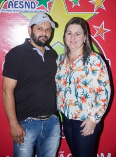 
<a style='margin-left: 5px;' class='btn btn-xs btn-social btn-facebook' href='https://www.facebook.com/sharer/sharer.php?u=https://galeramix.s01.web.getmuller.com.br/imagem/a42/800-800-90/conteudo/site_galerias/42/baile-de-casal-nova-descoberta-galera-mix-37.jpg' rel='popup' data-width='500' data-height='400'><i class='fa fa-facebook'></i>Compartilhar <span class='hidden-xs'>no Facebook</span>
</a> 
<a class='btn btn-default btn-xs' target='_blank' href='imagem/a42/800-800-90/conteudo/site_galerias/42/baile-de-casal-nova-descoberta-galera-mix-37.jpg'>
<span class='glyphicon glyphicon-cloud-download'></span> Salvar
</a>
