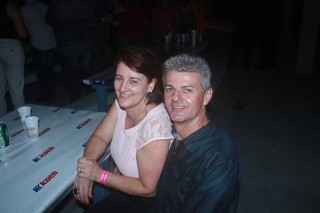 
<a style='margin-left: 5px;' class='btn btn-xs btn-social btn-facebook' href='https://www.facebook.com/sharer/sharer.php?u=https://galeramix.s01.web.getmuller.com.br/imagem/a42/800-800-90/conteudo/site_galerias/42/baile-de-casal-nova-descoberta-galera-mix-4.jpg' rel='popup' data-width='500' data-height='400'><i class='fa fa-facebook'></i>Compartilhar <span class='hidden-xs'>no Facebook</span>
</a> 
<a class='btn btn-default btn-xs' target='_blank' href='imagem/a42/800-800-90/conteudo/site_galerias/42/baile-de-casal-nova-descoberta-galera-mix-4.jpg'>
<span class='glyphicon glyphicon-cloud-download'></span> Salvar
</a>
