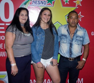 
<a style='margin-left: 5px;' class='btn btn-xs btn-social btn-facebook' href='https://www.facebook.com/sharer/sharer.php?u=https://galeramix.s01.web.getmuller.com.br/imagem/a42/800-800-90/conteudo/site_galerias/42/baile-de-casal-nova-descoberta-galera-mix-44.jpg' rel='popup' data-width='500' data-height='400'><i class='fa fa-facebook'></i>Compartilhar <span class='hidden-xs'>no Facebook</span>
</a> 
<a class='btn btn-default btn-xs' target='_blank' href='imagem/a42/800-800-90/conteudo/site_galerias/42/baile-de-casal-nova-descoberta-galera-mix-44.jpg'>
<span class='glyphicon glyphicon-cloud-download'></span> Salvar
</a>
