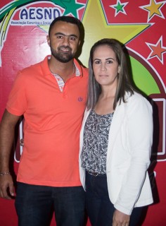 
<a style='margin-left: 5px;' class='btn btn-xs btn-social btn-facebook' href='https://www.facebook.com/sharer/sharer.php?u=https://galeramix.s01.web.getmuller.com.br/imagem/a42/800-800-90/conteudo/site_galerias/42/baile-de-casal-nova-descoberta-galera-mix-48.jpg' rel='popup' data-width='500' data-height='400'><i class='fa fa-facebook'></i>Compartilhar <span class='hidden-xs'>no Facebook</span>
</a> 
<a class='btn btn-default btn-xs' target='_blank' href='imagem/a42/800-800-90/conteudo/site_galerias/42/baile-de-casal-nova-descoberta-galera-mix-48.jpg'>
<span class='glyphicon glyphicon-cloud-download'></span> Salvar
</a>
