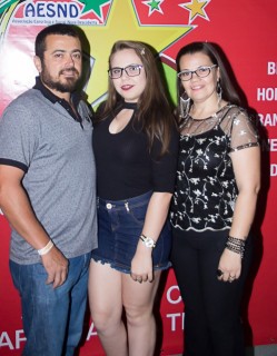 
<a style='margin-left: 5px;' class='btn btn-xs btn-social btn-facebook' href='https://www.facebook.com/sharer/sharer.php?u=https://galeramix.s01.web.getmuller.com.br/imagem/a42/800-800-90/conteudo/site_galerias/42/baile-de-casal-nova-descoberta-galera-mix-51.jpg' rel='popup' data-width='500' data-height='400'><i class='fa fa-facebook'></i>Compartilhar <span class='hidden-xs'>no Facebook</span>
</a> 
<a class='btn btn-default btn-xs' target='_blank' href='imagem/a42/800-800-90/conteudo/site_galerias/42/baile-de-casal-nova-descoberta-galera-mix-51.jpg'>
<span class='glyphicon glyphicon-cloud-download'></span> Salvar
</a>
