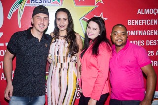 
<a style='margin-left: 5px;' class='btn btn-xs btn-social btn-facebook' href='https://www.facebook.com/sharer/sharer.php?u=https://galeramix.s01.web.getmuller.com.br/imagem/a42/800-800-90/conteudo/site_galerias/42/baile-de-casal-nova-descoberta-galera-mix-59.jpg' rel='popup' data-width='500' data-height='400'><i class='fa fa-facebook'></i>Compartilhar <span class='hidden-xs'>no Facebook</span>
</a> 
<a class='btn btn-default btn-xs' target='_blank' href='imagem/a42/800-800-90/conteudo/site_galerias/42/baile-de-casal-nova-descoberta-galera-mix-59.jpg'>
<span class='glyphicon glyphicon-cloud-download'></span> Salvar
</a>
