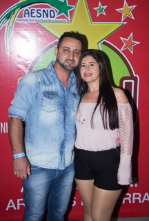 
<a style='margin-left: 5px;' class='btn btn-xs btn-social btn-facebook' href='https://www.facebook.com/sharer/sharer.php?u=https://galeramix.s01.web.getmuller.com.br/imagem/a42/800-800-90/conteudo/site_galerias/42/baile-de-casal-nova-descoberta-galera-mix-63.jpg' rel='popup' data-width='500' data-height='400'><i class='fa fa-facebook'></i>Compartilhar <span class='hidden-xs'>no Facebook</span>
</a> 
<a class='btn btn-default btn-xs' target='_blank' href='imagem/a42/800-800-90/conteudo/site_galerias/42/baile-de-casal-nova-descoberta-galera-mix-63.jpg'>
<span class='glyphicon glyphicon-cloud-download'></span> Salvar
</a>
