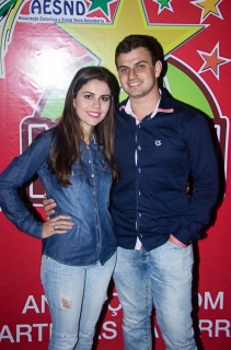 
<a style='margin-left: 5px;' class='btn btn-xs btn-social btn-facebook' href='https://www.facebook.com/sharer/sharer.php?u=https://galeramix.s01.web.getmuller.com.br/imagem/a42/800-800-90/conteudo/site_galerias/42/baile-de-casal-nova-descoberta-galera-mix-69.jpg' rel='popup' data-width='500' data-height='400'><i class='fa fa-facebook'></i>Compartilhar <span class='hidden-xs'>no Facebook</span>
</a> 
<a class='btn btn-default btn-xs' target='_blank' href='imagem/a42/800-800-90/conteudo/site_galerias/42/baile-de-casal-nova-descoberta-galera-mix-69.jpg'>
<span class='glyphicon glyphicon-cloud-download'></span> Salvar
</a>
