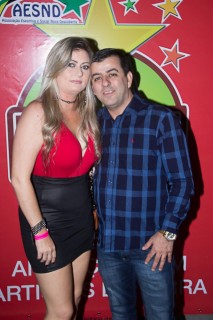 
<a style='margin-left: 5px;' class='btn btn-xs btn-social btn-facebook' href='https://www.facebook.com/sharer/sharer.php?u=https://galeramix.s01.web.getmuller.com.br/imagem/a42/800-800-90/conteudo/site_galerias/42/baile-de-casal-nova-descoberta-galera-mix-80.jpg' rel='popup' data-width='500' data-height='400'><i class='fa fa-facebook'></i>Compartilhar <span class='hidden-xs'>no Facebook</span>
</a> 
<a class='btn btn-default btn-xs' target='_blank' href='imagem/a42/800-800-90/conteudo/site_galerias/42/baile-de-casal-nova-descoberta-galera-mix-80.jpg'>
<span class='glyphicon glyphicon-cloud-download'></span> Salvar
</a>
