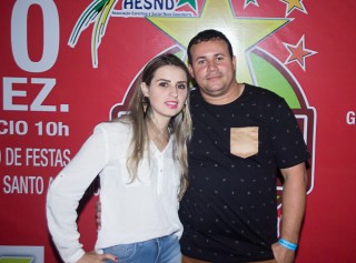 
<a style='margin-left: 5px;' class='btn btn-xs btn-social btn-facebook' href='https://www.facebook.com/sharer/sharer.php?u=https://galeramix.s01.web.getmuller.com.br/imagem/a42/800-800-90/conteudo/site_galerias/42/baile-de-casal-nova-descoberta-galera-mix-88.jpg' rel='popup' data-width='500' data-height='400'><i class='fa fa-facebook'></i>Compartilhar <span class='hidden-xs'>no Facebook</span>
</a> 
<a class='btn btn-default btn-xs' target='_blank' href='imagem/a42/800-800-90/conteudo/site_galerias/42/baile-de-casal-nova-descoberta-galera-mix-88.jpg'>
<span class='glyphicon glyphicon-cloud-download'></span> Salvar
</a>
