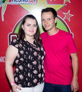 
<a style='margin-left: 5px;' class='btn btn-xs btn-social btn-facebook' href='https://www.facebook.com/sharer/sharer.php?u=https://galeramix.s01.web.getmuller.com.br/imagem/a42/800-800-90/conteudo/site_galerias/42/baile-de-casal-nova-descoberta-galera-mix-95.jpg' rel='popup' data-width='500' data-height='400'><i class='fa fa-facebook'></i>Compartilhar <span class='hidden-xs'>no Facebook</span>
</a> 
<a class='btn btn-default btn-xs' target='_blank' href='imagem/a42/800-800-90/conteudo/site_galerias/42/baile-de-casal-nova-descoberta-galera-mix-95.jpg'>
<span class='glyphicon glyphicon-cloud-download'></span> Salvar
</a>
