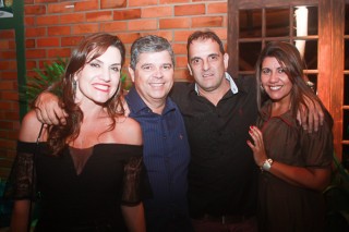 
                            <a style='margin-left: 5px;' class='btn btn-xs btn-social btn-facebook' href='https://www.facebook.com/sharer/sharer.php?u=https://galeramix.s01.web.getmuller.com.br/imagem/a44/800-800-90/conteudo/site_galerias/44/milionario-e-marciano-galera-mix-11.jpg' rel='popup' data-width='500' data-height='400'><i class='fa fa-facebook'></i>Compartilhar <span class='hidden-xs'>no Facebook</span>
                        </a> 
                        <a class='btn btn-default btn-xs' target='_blank' href='imagem/a44/800-800-90/conteudo/site_galerias/44/milionario-e-marciano-galera-mix-11.jpg'>
                            <span class='glyphicon glyphicon-cloud-download'></span> Salvar
                        </a>
                        