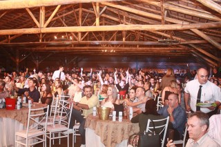 
<a style='margin-left: 5px;' class='btn btn-xs btn-social btn-facebook' href='https://www.facebook.com/sharer/sharer.php?u=https://galeramix.s01.web.getmuller.com.br/imagem/a44/800-800-90/conteudo/site_galerias/44/milionario-e-marciano-galera-mix-2.jpg' rel='popup' data-width='500' data-height='400'><i class='fa fa-facebook'></i>Compartilhar <span class='hidden-xs'>no Facebook</span>
</a> 
<a class='btn btn-default btn-xs' target='_blank' href='imagem/a44/800-800-90/conteudo/site_galerias/44/milionario-e-marciano-galera-mix-2.jpg'>
<span class='glyphicon glyphicon-cloud-download'></span> Salvar
</a>
