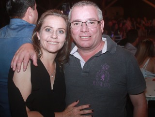 
<a style='margin-left: 5px;' class='btn btn-xs btn-social btn-facebook' href='https://www.facebook.com/sharer/sharer.php?u=https://galeramix.s01.web.getmuller.com.br/imagem/a44/800-800-90/conteudo/site_galerias/44/milionario-e-marciano-galera-mix-20.jpg' rel='popup' data-width='500' data-height='400'><i class='fa fa-facebook'></i>Compartilhar <span class='hidden-xs'>no Facebook</span>
</a> 
<a class='btn btn-default btn-xs' target='_blank' href='imagem/a44/800-800-90/conteudo/site_galerias/44/milionario-e-marciano-galera-mix-20.jpg'>
<span class='glyphicon glyphicon-cloud-download'></span> Salvar
</a>
