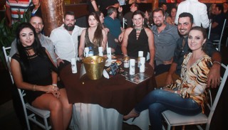 
<a style='margin-left: 5px;' class='btn btn-xs btn-social btn-facebook' href='https://www.facebook.com/sharer/sharer.php?u=https://galeramix.s01.web.getmuller.com.br/imagem/a44/800-800-90/conteudo/site_galerias/44/milionario-e-marciano-galera-mix-24.jpg' rel='popup' data-width='500' data-height='400'><i class='fa fa-facebook'></i>Compartilhar <span class='hidden-xs'>no Facebook</span>
</a> 
<a class='btn btn-default btn-xs' target='_blank' href='imagem/a44/800-800-90/conteudo/site_galerias/44/milionario-e-marciano-galera-mix-24.jpg'>
<span class='glyphicon glyphicon-cloud-download'></span> Salvar
</a>
