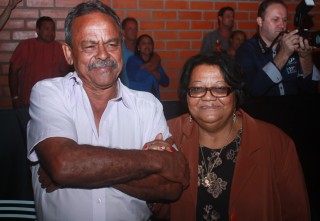 
<a style='margin-left: 5px;' class='btn btn-xs btn-social btn-facebook' href='https://www.facebook.com/sharer/sharer.php?u=https://galeramix.s01.web.getmuller.com.br/imagem/a44/800-800-90/conteudo/site_galerias/44/milionario-e-marciano-galera-mix-26.jpg' rel='popup' data-width='500' data-height='400'><i class='fa fa-facebook'></i>Compartilhar <span class='hidden-xs'>no Facebook</span>
</a> 
<a class='btn btn-default btn-xs' target='_blank' href='imagem/a44/800-800-90/conteudo/site_galerias/44/milionario-e-marciano-galera-mix-26.jpg'>
<span class='glyphicon glyphicon-cloud-download'></span> Salvar
</a>
