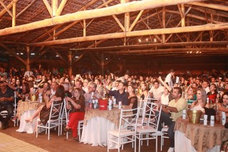 
<a style='margin-left: 5px;' class='btn btn-xs btn-social btn-facebook' href='https://www.facebook.com/sharer/sharer.php?u=https://galeramix.s01.web.getmuller.com.br/imagem/a44/800-800-90/conteudo/site_galerias/44/milionario-e-marciano-galera-mix-3.jpg' rel='popup' data-width='500' data-height='400'><i class='fa fa-facebook'></i>Compartilhar <span class='hidden-xs'>no Facebook</span>
</a> 
<a class='btn btn-default btn-xs' target='_blank' href='imagem/a44/800-800-90/conteudo/site_galerias/44/milionario-e-marciano-galera-mix-3.jpg'>
<span class='glyphicon glyphicon-cloud-download'></span> Salvar
</a>
