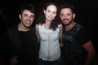 
<a style='margin-left: 5px;' class='btn btn-xs btn-social btn-facebook' href='https://www.facebook.com/sharer/sharer.php?u=https://galeramix.s01.web.getmuller.com.br/imagem/a44/800-800-90/conteudo/site_galerias/44/milionario-e-marciano-galera-mix-30.jpg' rel='popup' data-width='500' data-height='400'><i class='fa fa-facebook'></i>Compartilhar <span class='hidden-xs'>no Facebook</span>
</a> 
<a class='btn btn-default btn-xs' target='_blank' href='imagem/a44/800-800-90/conteudo/site_galerias/44/milionario-e-marciano-galera-mix-30.jpg'>
<span class='glyphicon glyphicon-cloud-download'></span> Salvar
</a>
