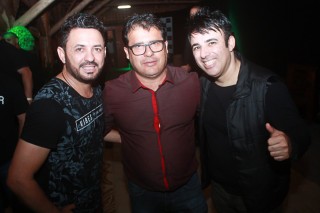 
<a style='margin-left: 5px;' class='btn btn-xs btn-social btn-facebook' href='https://www.facebook.com/sharer/sharer.php?u=https://galeramix.s01.web.getmuller.com.br/imagem/a44/800-800-90/conteudo/site_galerias/44/milionario-e-marciano-galera-mix-31.jpg' rel='popup' data-width='500' data-height='400'><i class='fa fa-facebook'></i>Compartilhar <span class='hidden-xs'>no Facebook</span>
</a> 
<a class='btn btn-default btn-xs' target='_blank' href='imagem/a44/800-800-90/conteudo/site_galerias/44/milionario-e-marciano-galera-mix-31.jpg'>
<span class='glyphicon glyphicon-cloud-download'></span> Salvar
</a>
