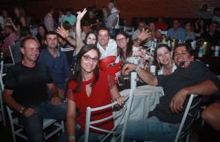 
<a style='margin-left: 5px;' class='btn btn-xs btn-social btn-facebook' href='https://www.facebook.com/sharer/sharer.php?u=https://galeramix.s01.web.getmuller.com.br/imagem/a44/800-800-90/conteudo/site_galerias/44/milionario-e-marciano-galera-mix-33.jpg' rel='popup' data-width='500' data-height='400'><i class='fa fa-facebook'></i>Compartilhar <span class='hidden-xs'>no Facebook</span>
</a> 
<a class='btn btn-default btn-xs' target='_blank' href='imagem/a44/800-800-90/conteudo/site_galerias/44/milionario-e-marciano-galera-mix-33.jpg'>
<span class='glyphicon glyphicon-cloud-download'></span> Salvar
</a>
