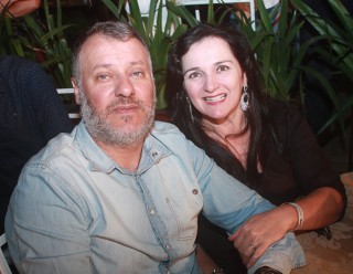 
<a style='margin-left: 5px;' class='btn btn-xs btn-social btn-facebook' href='https://www.facebook.com/sharer/sharer.php?u=https://galeramix.s01.web.getmuller.com.br/imagem/a44/800-800-90/conteudo/site_galerias/44/milionario-e-marciano-galera-mix-34.jpg' rel='popup' data-width='500' data-height='400'><i class='fa fa-facebook'></i>Compartilhar <span class='hidden-xs'>no Facebook</span>
</a> 
<a class='btn btn-default btn-xs' target='_blank' href='imagem/a44/800-800-90/conteudo/site_galerias/44/milionario-e-marciano-galera-mix-34.jpg'>
<span class='glyphicon glyphicon-cloud-download'></span> Salvar
</a>
