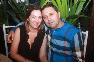 
<a style='margin-left: 5px;' class='btn btn-xs btn-social btn-facebook' href='https://www.facebook.com/sharer/sharer.php?u=https://galeramix.s01.web.getmuller.com.br/imagem/a44/800-800-90/conteudo/site_galerias/44/milionario-e-marciano-galera-mix-35.jpg' rel='popup' data-width='500' data-height='400'><i class='fa fa-facebook'></i>Compartilhar <span class='hidden-xs'>no Facebook</span>
</a> 
<a class='btn btn-default btn-xs' target='_blank' href='imagem/a44/800-800-90/conteudo/site_galerias/44/milionario-e-marciano-galera-mix-35.jpg'>
<span class='glyphicon glyphicon-cloud-download'></span> Salvar
</a>
