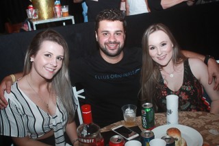 
<a style='margin-left: 5px;' class='btn btn-xs btn-social btn-facebook' href='https://www.facebook.com/sharer/sharer.php?u=https://galeramix.s01.web.getmuller.com.br/imagem/a44/800-800-90/conteudo/site_galerias/44/milionario-e-marciano-galera-mix-36.jpg' rel='popup' data-width='500' data-height='400'><i class='fa fa-facebook'></i>Compartilhar <span class='hidden-xs'>no Facebook</span>
</a> 
<a class='btn btn-default btn-xs' target='_blank' href='imagem/a44/800-800-90/conteudo/site_galerias/44/milionario-e-marciano-galera-mix-36.jpg'>
<span class='glyphicon glyphicon-cloud-download'></span> Salvar
</a>
