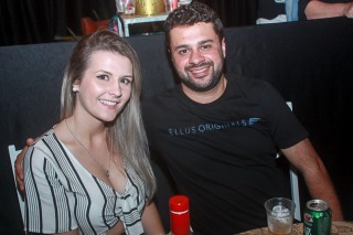 
<a style='margin-left: 5px;' class='btn btn-xs btn-social btn-facebook' href='https://www.facebook.com/sharer/sharer.php?u=https://galeramix.s01.web.getmuller.com.br/imagem/a44/800-800-90/conteudo/site_galerias/44/milionario-e-marciano-galera-mix-37.jpg' rel='popup' data-width='500' data-height='400'><i class='fa fa-facebook'></i>Compartilhar <span class='hidden-xs'>no Facebook</span>
</a> 
<a class='btn btn-default btn-xs' target='_blank' href='imagem/a44/800-800-90/conteudo/site_galerias/44/milionario-e-marciano-galera-mix-37.jpg'>
<span class='glyphicon glyphicon-cloud-download'></span> Salvar
</a>
