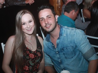 
<a style='margin-left: 5px;' class='btn btn-xs btn-social btn-facebook' href='https://www.facebook.com/sharer/sharer.php?u=https://galeramix.s01.web.getmuller.com.br/imagem/a44/800-800-90/conteudo/site_galerias/44/milionario-e-marciano-galera-mix-38.jpg' rel='popup' data-width='500' data-height='400'><i class='fa fa-facebook'></i>Compartilhar <span class='hidden-xs'>no Facebook</span>
</a> 
<a class='btn btn-default btn-xs' target='_blank' href='imagem/a44/800-800-90/conteudo/site_galerias/44/milionario-e-marciano-galera-mix-38.jpg'>
<span class='glyphicon glyphicon-cloud-download'></span> Salvar
</a>
