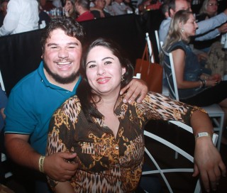 
<a style='margin-left: 5px;' class='btn btn-xs btn-social btn-facebook' href='https://www.facebook.com/sharer/sharer.php?u=https://galeramix.s01.web.getmuller.com.br/imagem/a44/800-800-90/conteudo/site_galerias/44/milionario-e-marciano-galera-mix-46.jpg' rel='popup' data-width='500' data-height='400'><i class='fa fa-facebook'></i>Compartilhar <span class='hidden-xs'>no Facebook</span>
</a> 
<a class='btn btn-default btn-xs' target='_blank' href='imagem/a44/800-800-90/conteudo/site_galerias/44/milionario-e-marciano-galera-mix-46.jpg'>
<span class='glyphicon glyphicon-cloud-download'></span> Salvar
</a>
