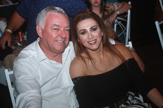 
<a style='margin-left: 5px;' class='btn btn-xs btn-social btn-facebook' href='https://www.facebook.com/sharer/sharer.php?u=https://galeramix.s01.web.getmuller.com.br/imagem/a44/800-800-90/conteudo/site_galerias/44/milionario-e-marciano-galera-mix-49.jpg' rel='popup' data-width='500' data-height='400'><i class='fa fa-facebook'></i>Compartilhar <span class='hidden-xs'>no Facebook</span>
</a> 
<a class='btn btn-default btn-xs' target='_blank' href='imagem/a44/800-800-90/conteudo/site_galerias/44/milionario-e-marciano-galera-mix-49.jpg'>
<span class='glyphicon glyphicon-cloud-download'></span> Salvar
</a>
