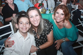 
<a style='margin-left: 5px;' class='btn btn-xs btn-social btn-facebook' href='https://www.facebook.com/sharer/sharer.php?u=https://galeramix.s01.web.getmuller.com.br/imagem/a44/800-800-90/conteudo/site_galerias/44/milionario-e-marciano-galera-mix-51.jpg' rel='popup' data-width='500' data-height='400'><i class='fa fa-facebook'></i>Compartilhar <span class='hidden-xs'>no Facebook</span>
</a> 
<a class='btn btn-default btn-xs' target='_blank' href='imagem/a44/800-800-90/conteudo/site_galerias/44/milionario-e-marciano-galera-mix-51.jpg'>
<span class='glyphicon glyphicon-cloud-download'></span> Salvar
</a>
