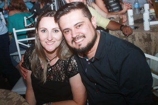 
<a style='margin-left: 5px;' class='btn btn-xs btn-social btn-facebook' href='https://www.facebook.com/sharer/sharer.php?u=https://galeramix.s01.web.getmuller.com.br/imagem/a44/800-800-90/conteudo/site_galerias/44/milionario-e-marciano-galera-mix-53.jpg' rel='popup' data-width='500' data-height='400'><i class='fa fa-facebook'></i>Compartilhar <span class='hidden-xs'>no Facebook</span>
</a> 
<a class='btn btn-default btn-xs' target='_blank' href='imagem/a44/800-800-90/conteudo/site_galerias/44/milionario-e-marciano-galera-mix-53.jpg'>
<span class='glyphicon glyphicon-cloud-download'></span> Salvar
</a>
