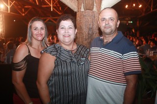 
<a style='margin-left: 5px;' class='btn btn-xs btn-social btn-facebook' href='https://www.facebook.com/sharer/sharer.php?u=https://galeramix.s01.web.getmuller.com.br/imagem/a44/800-800-90/conteudo/site_galerias/44/milionario-e-marciano-galera-mix-62.jpg' rel='popup' data-width='500' data-height='400'><i class='fa fa-facebook'></i>Compartilhar <span class='hidden-xs'>no Facebook</span>
</a> 
<a class='btn btn-default btn-xs' target='_blank' href='imagem/a44/800-800-90/conteudo/site_galerias/44/milionario-e-marciano-galera-mix-62.jpg'>
<span class='glyphicon glyphicon-cloud-download'></span> Salvar
</a>
