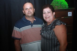 
<a style='margin-left: 5px;' class='btn btn-xs btn-social btn-facebook' href='https://www.facebook.com/sharer/sharer.php?u=https://galeramix.s01.web.getmuller.com.br/imagem/a44/800-800-90/conteudo/site_galerias/44/milionario-e-marciano-galera-mix-63.jpg' rel='popup' data-width='500' data-height='400'><i class='fa fa-facebook'></i>Compartilhar <span class='hidden-xs'>no Facebook</span>
</a> 
<a class='btn btn-default btn-xs' target='_blank' href='imagem/a44/800-800-90/conteudo/site_galerias/44/milionario-e-marciano-galera-mix-63.jpg'>
<span class='glyphicon glyphicon-cloud-download'></span> Salvar
</a>
