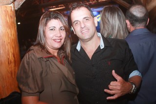 
<a style='margin-left: 5px;' class='btn btn-xs btn-social btn-facebook' href='https://www.facebook.com/sharer/sharer.php?u=https://galeramix.s01.web.getmuller.com.br/imagem/a44/800-800-90/conteudo/site_galerias/44/milionario-e-marciano-galera-mix-65.jpg' rel='popup' data-width='500' data-height='400'><i class='fa fa-facebook'></i>Compartilhar <span class='hidden-xs'>no Facebook</span>
</a> 
<a class='btn btn-default btn-xs' target='_blank' href='imagem/a44/800-800-90/conteudo/site_galerias/44/milionario-e-marciano-galera-mix-65.jpg'>
<span class='glyphicon glyphicon-cloud-download'></span> Salvar
</a>
