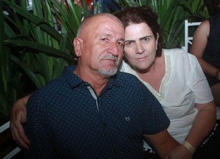 
<a style='margin-left: 5px;' class='btn btn-xs btn-social btn-facebook' href='https://www.facebook.com/sharer/sharer.php?u=https://galeramix.s01.web.getmuller.com.br/imagem/a44/800-800-90/conteudo/site_galerias/44/milionario-e-marciano-galera-mix-70.jpg' rel='popup' data-width='500' data-height='400'><i class='fa fa-facebook'></i>Compartilhar <span class='hidden-xs'>no Facebook</span>
</a> 
<a class='btn btn-default btn-xs' target='_blank' href='imagem/a44/800-800-90/conteudo/site_galerias/44/milionario-e-marciano-galera-mix-70.jpg'>
<span class='glyphicon glyphicon-cloud-download'></span> Salvar
</a>
