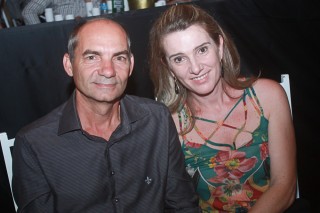 
<a style='margin-left: 5px;' class='btn btn-xs btn-social btn-facebook' href='https://www.facebook.com/sharer/sharer.php?u=https://galeramix.s01.web.getmuller.com.br/imagem/a44/800-800-90/conteudo/site_galerias/44/milionario-e-marciano-galera-mix-72.jpg' rel='popup' data-width='500' data-height='400'><i class='fa fa-facebook'></i>Compartilhar <span class='hidden-xs'>no Facebook</span>
</a> 
<a class='btn btn-default btn-xs' target='_blank' href='imagem/a44/800-800-90/conteudo/site_galerias/44/milionario-e-marciano-galera-mix-72.jpg'>
<span class='glyphicon glyphicon-cloud-download'></span> Salvar
</a>
