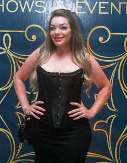 
                <a style='margin-left: 5px;' class='btn btn-xs btn-social btn-facebook' href='https://www.facebook.com/sharer/sharer.php?u=https://galeramix.s01.web.getmuller.com.br/imagem/a45/800-800-90/conteudo/site_galerias/45/live-eventos-galera-mix-103.jpg' rel='popup' data-width='500' data-height='400'><i class='fa fa-facebook'></i>Compartilhar <span class='hidden-xs'>no Facebook</span>
            </a> 
            <a class='btn btn-default btn-xs' target='_blank' href='imagem/a45/800-800-90/conteudo/site_galerias/45/live-eventos-galera-mix-103.jpg'>
                <span class='glyphicon glyphicon-cloud-download'></span> Salvar
            </a>
            