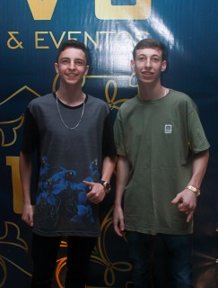 
<a style='margin-left: 5px;' class='btn btn-xs btn-social btn-facebook' href='https://www.facebook.com/sharer/sharer.php?u=https://galeramix.s01.web.getmuller.com.br/imagem/a45/800-800-90/conteudo/site_galerias/45/live-eventos-galera-mix-107.jpg' rel='popup' data-width='500' data-height='400'><i class='fa fa-facebook'></i>Compartilhar <span class='hidden-xs'>no Facebook</span>
</a> 
<a class='btn btn-default btn-xs' target='_blank' href='imagem/a45/800-800-90/conteudo/site_galerias/45/live-eventos-galera-mix-107.jpg'>
<span class='glyphicon glyphicon-cloud-download'></span> Salvar
</a>
